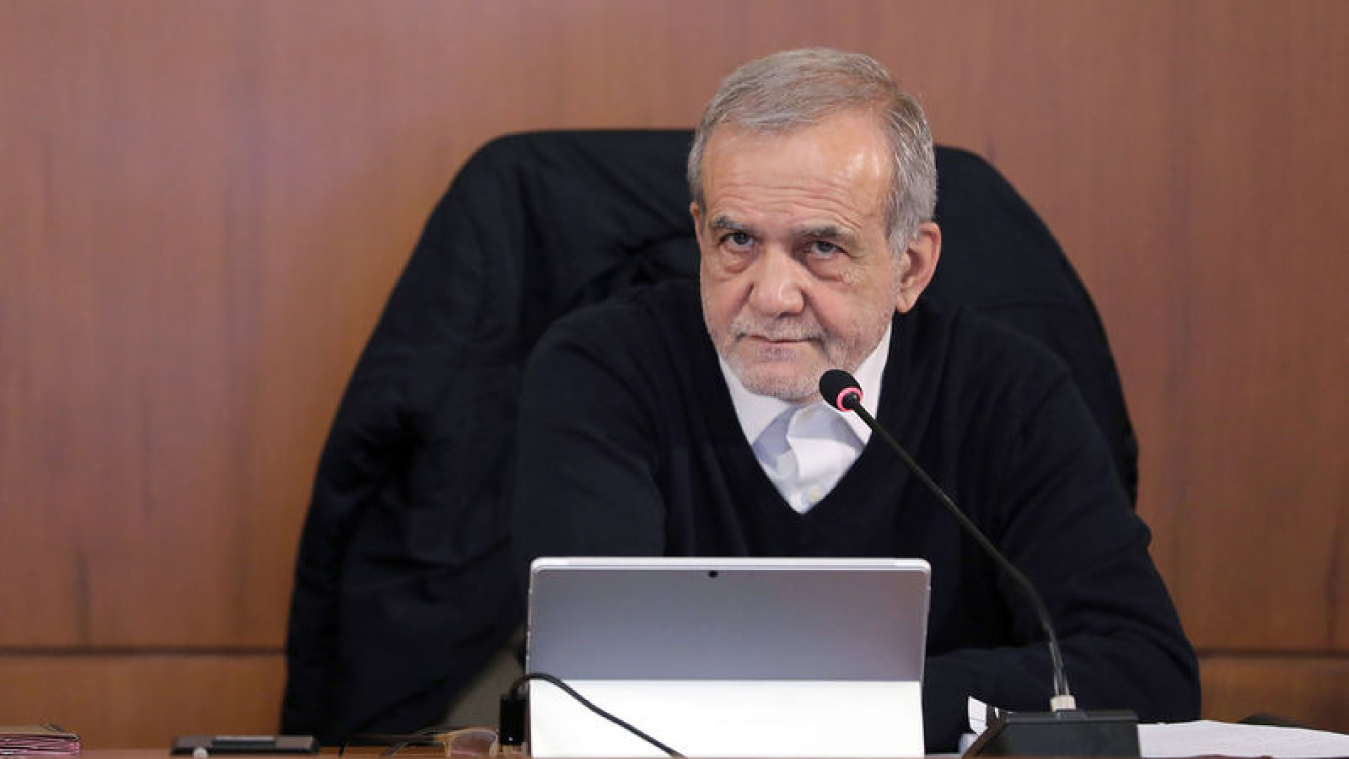 İran Cumhurbaşkanı Pezeşkiyan'dan Medyaya Uyarı: Komşu Ülkelere Hakaret Edilmemeli