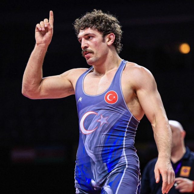 Yüksel Sarıçiçek'ten Zagreb'te altın madalya!