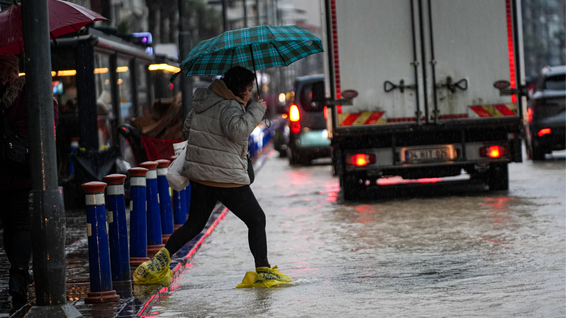 Meteoroloji'den Sağanak Yağmur ve Kar Uyarısı: Bu Bölgelere Dikkat