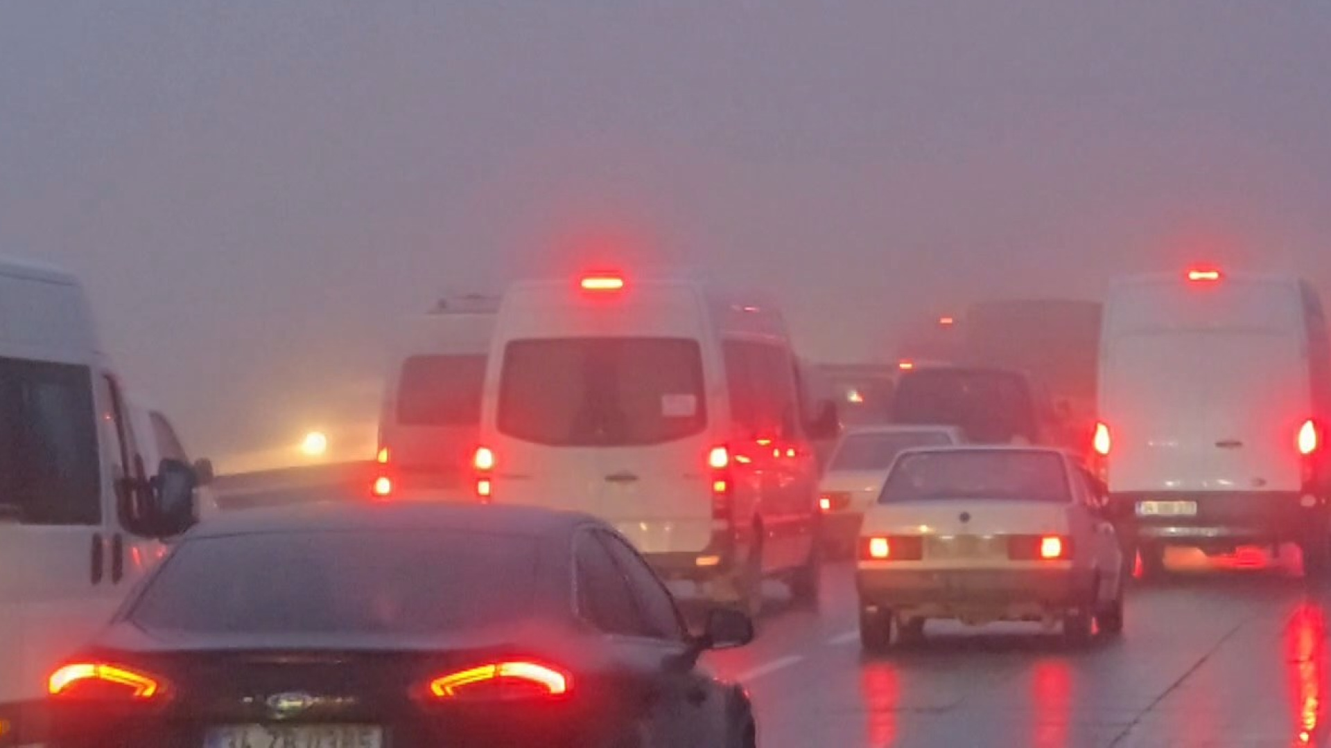 İstanbul'da Sis ve Yoğun Trafik: Yoğunluk Yüzde 72'ye Ulaştı