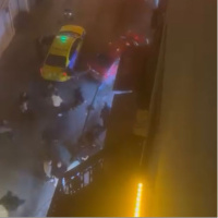 Aracını kavga ettiği grubun üstüne sürdü