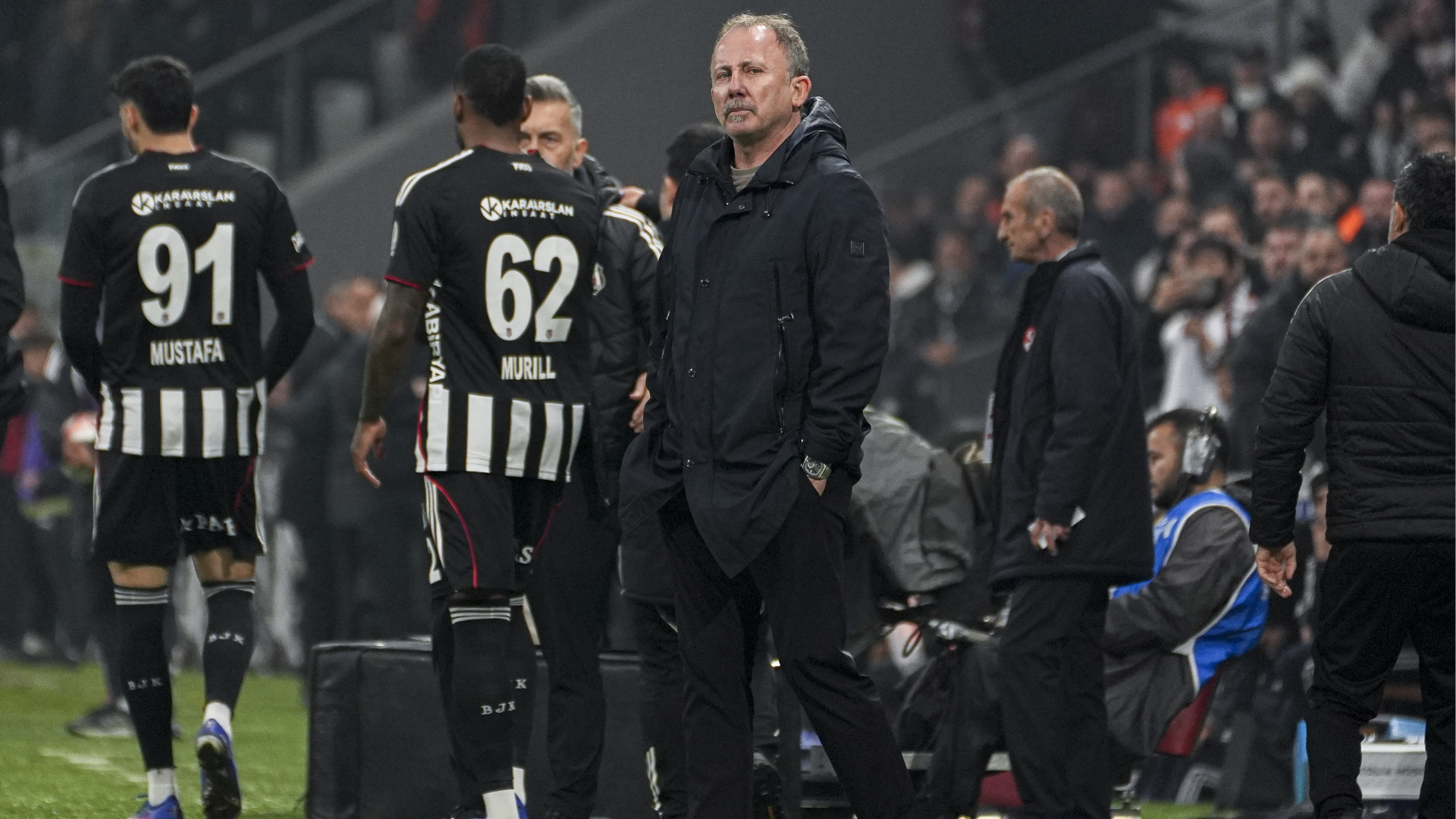 Spor Yazarları Beşiktaş'ın Alanyaspor Beraberliğini Masaya Yatırdı: Sürekli İnşa Halindeki Takım