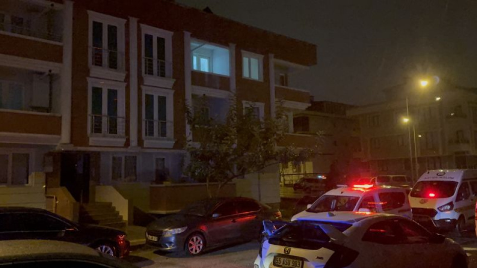 Kavgayı ayıran ablasını bıçaklayıp pencereden atladı!