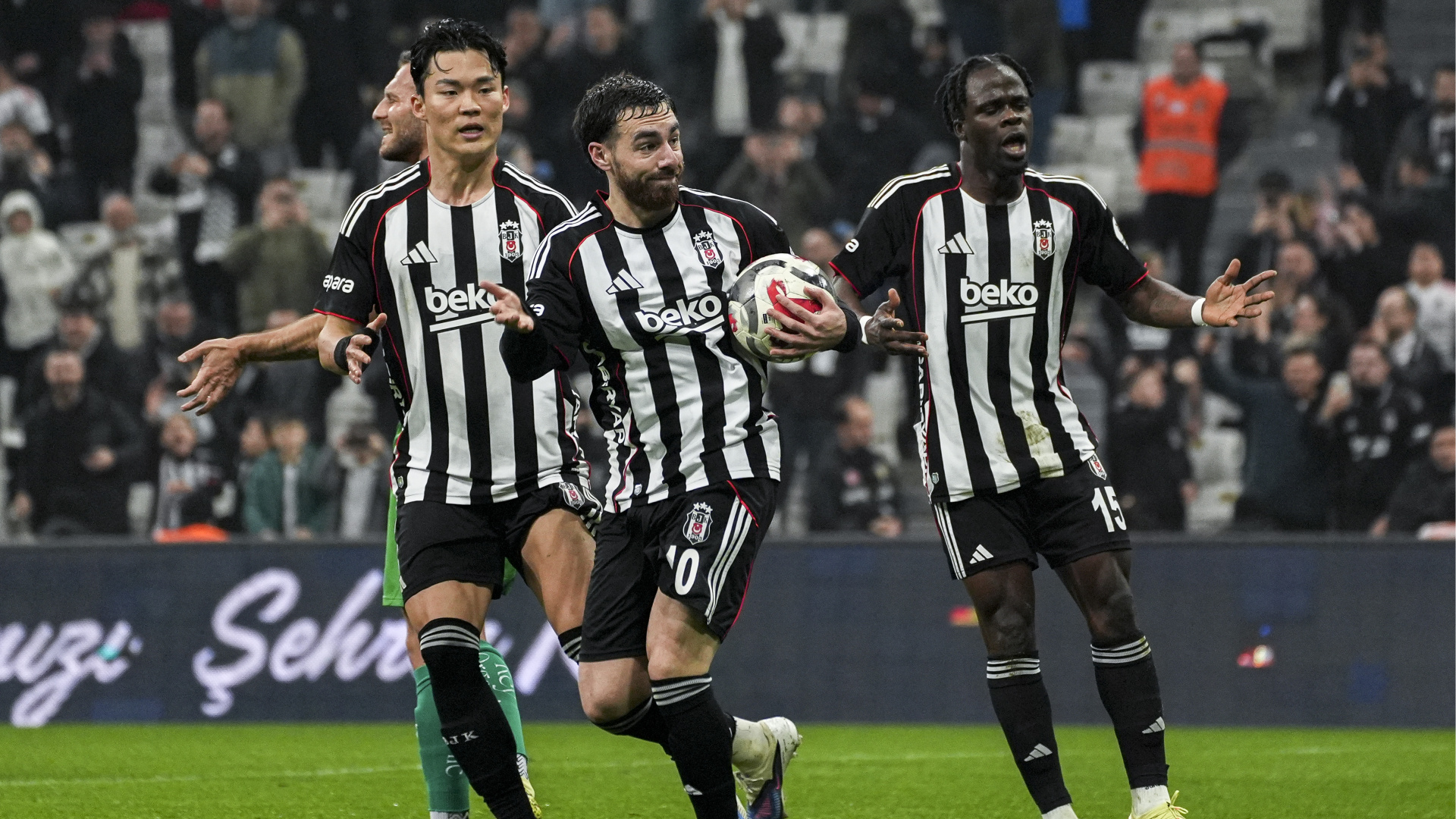 Beşiktaş'ın Yenilmezlik Serisi Avrupa Hayallerini Gölgeliyor