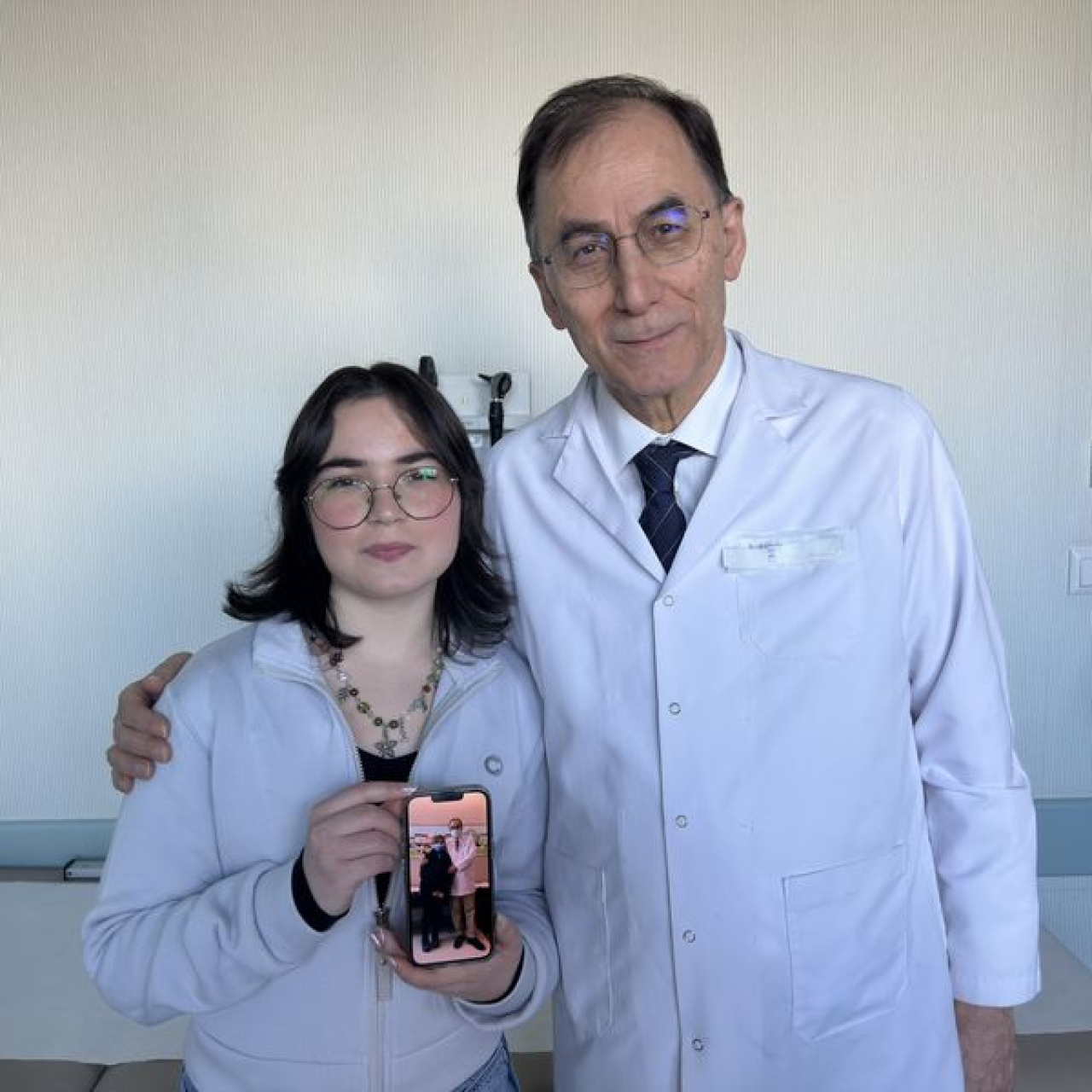 Kanseri yendi, doktorundan ilham alıp tıp kazandı