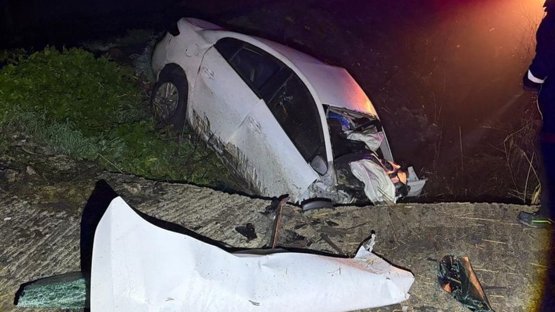 Edirne'de Şarampole Devrilen Otomobilde 2 Kişi Hayatını Kaybetti