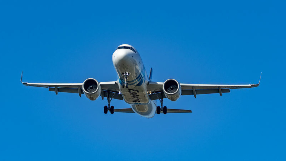 Egyptair uçağı acil iniş yaptı