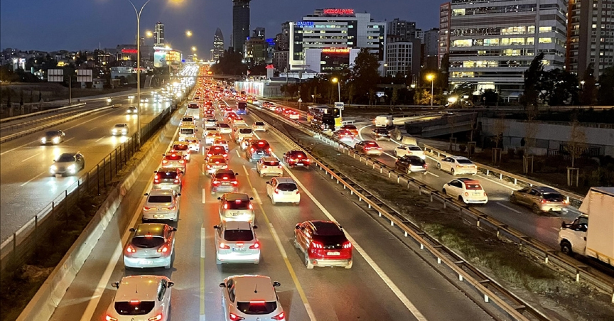 İstanbul'da Trafik Yüzde 87'ye Ulaştı - Anadolu ve Avrupa Yakalarında Aksamalara Neden