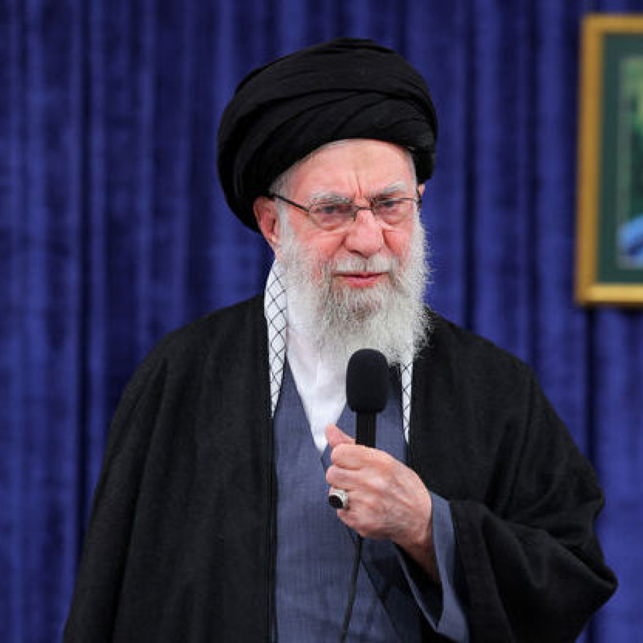 Ali Hamaney: Düşmanın umudu kırılmalı