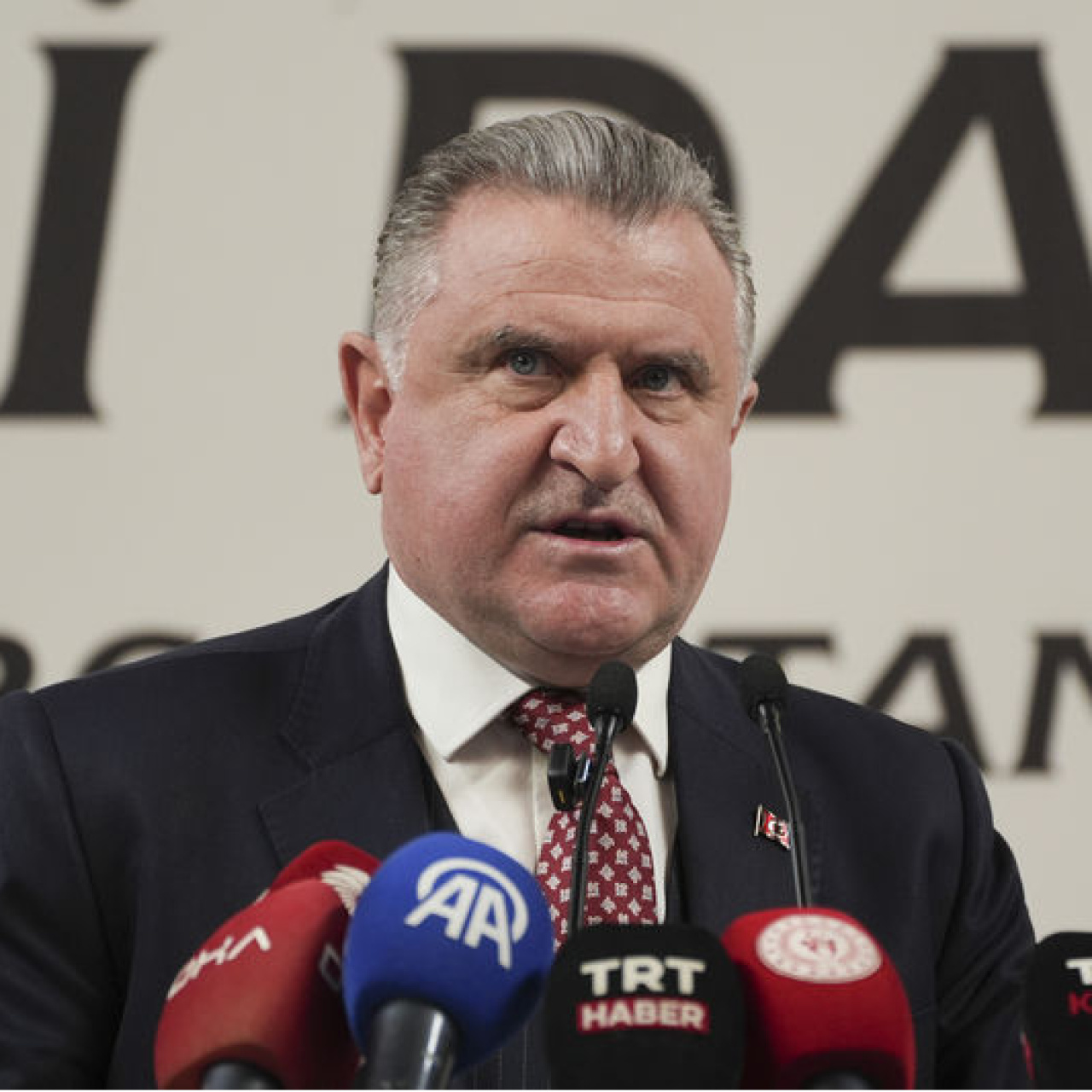 Bakan Bak'tan milli sporculara destek!