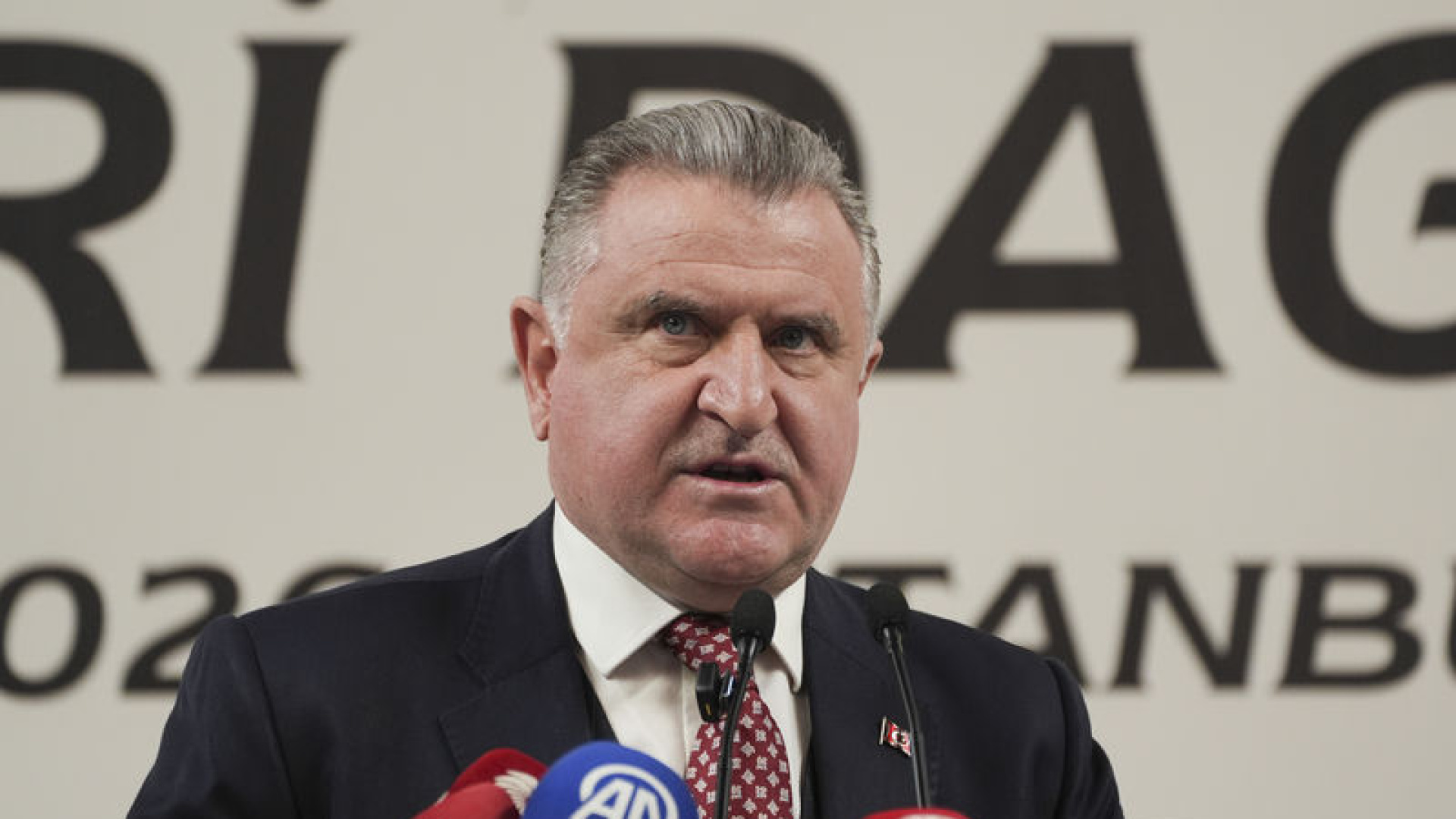 Bakan Bak, Milano-Cortina Kış Olimpiyatları'nda Yarışacak Milli Sporcularla Görüştü