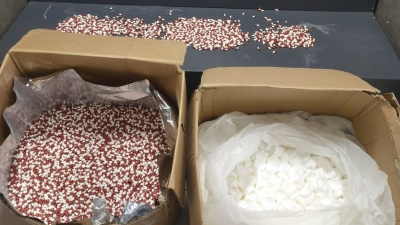 Evden 104 bin 40 sentetik ecza çıktı