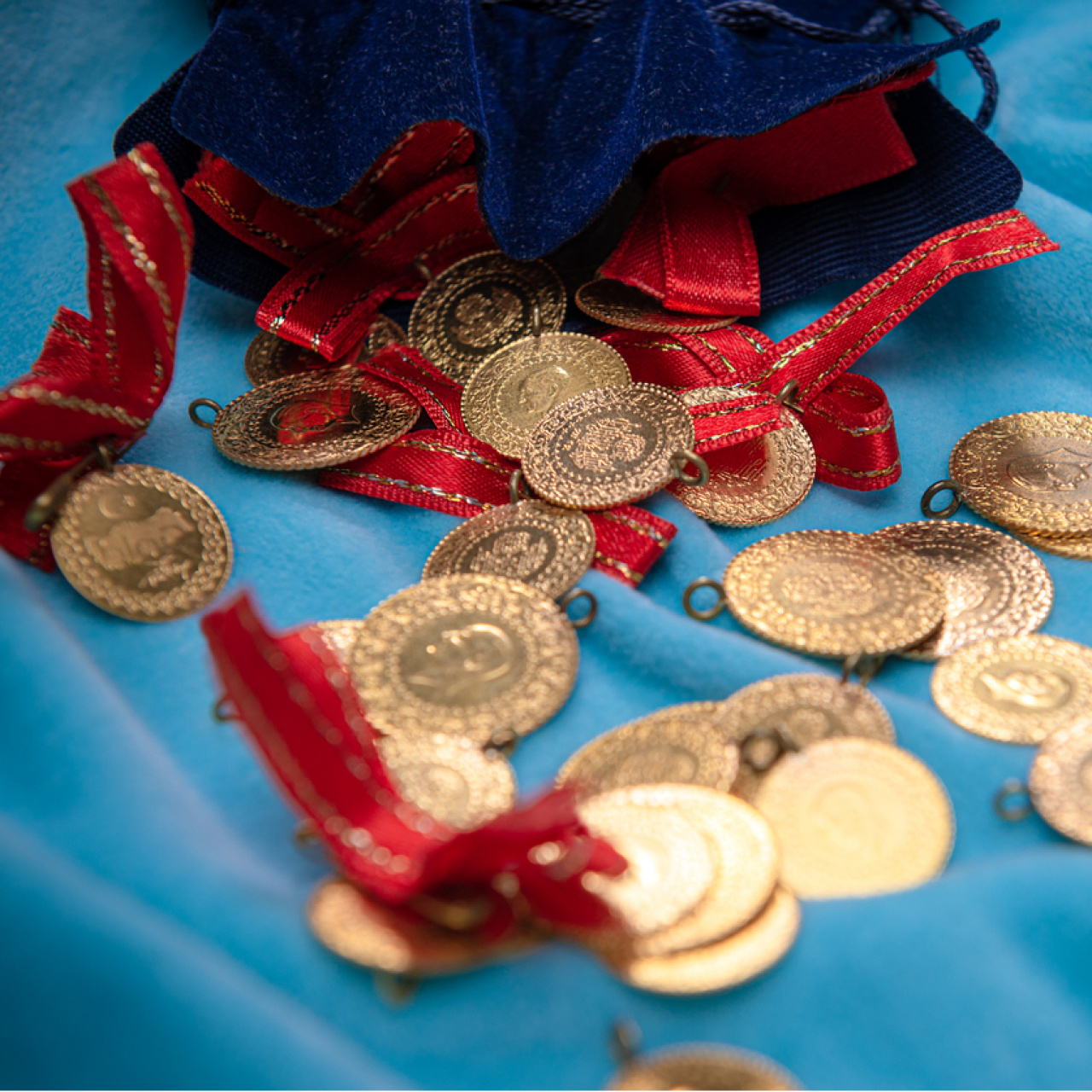 Altın haftaya yükselişle başladı