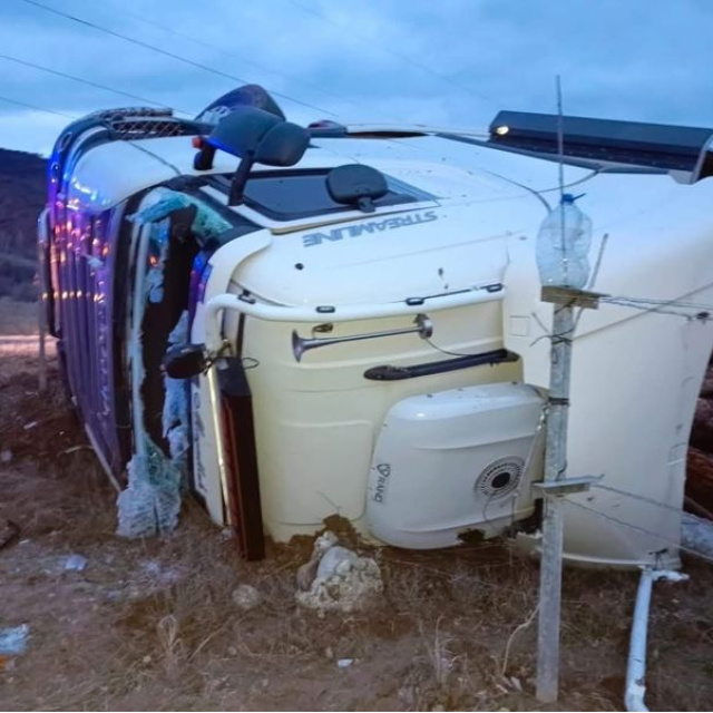 Çankırı'da TIR devrildi: 1 ölü