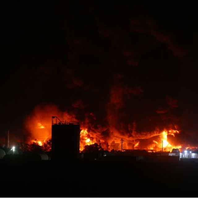 Irak'ta petrol rafinerisinde yangın: Ölü ve yaralılar var