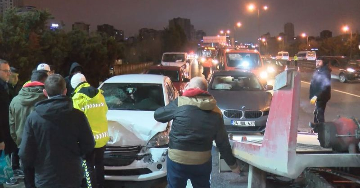 Ümraniye'deki Zincirleme Kazası: Trafik Kilitlendi