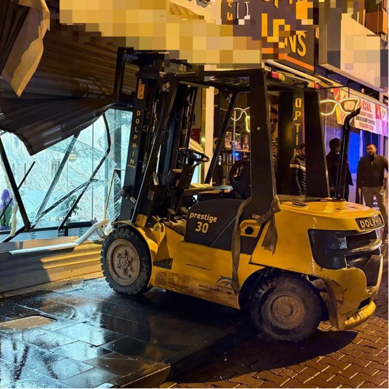 Ne testere ne levye ne de tornavida... Forkliftle kuyumcu soygunu!