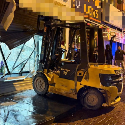 Ne testere ne levye ne de tornavida... Forkliftle kuyumcu soygunu!
