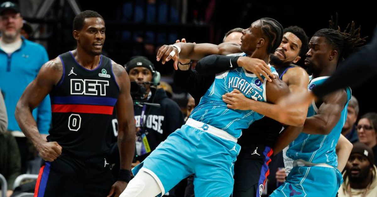 NBA'de Hornets-Pistons Maçında Kavga Olayları Mağlup olan Pistons'ı sırtlayan Cade Cunningham 33 sayıyla performans sergiledi. Antrenörler de ihraç edildi.