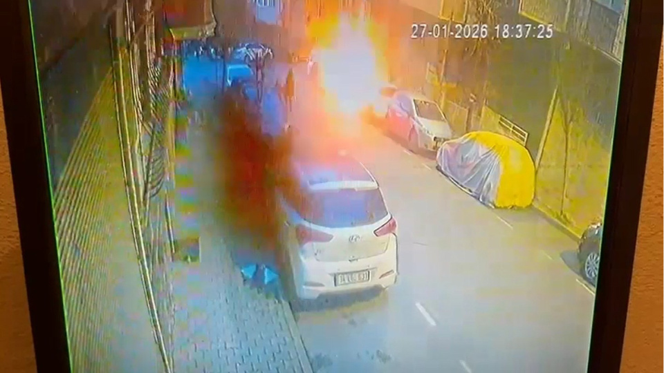 Hasımlarının sokağında zaman ayarlı bomba patlattılar!