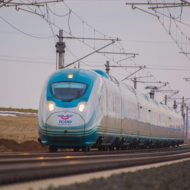 Bir ile daha yüksek hızlı tren geliyor