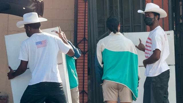 İkinci el buzdolabı aldı