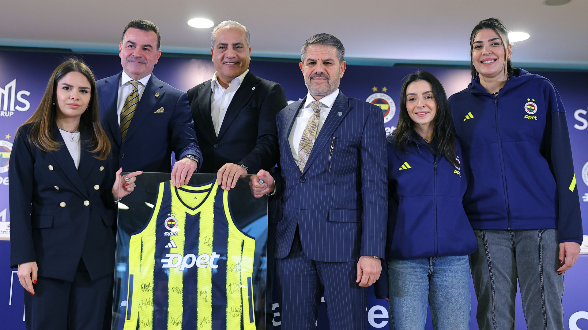 Fenerbahçe Opet Kadın Basketbol Takımı, SMS Grup İnşaat ile Forma Sponsorluğu Anlaşması İmzaladı
