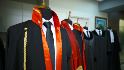 Avukat hakime saldırdı!