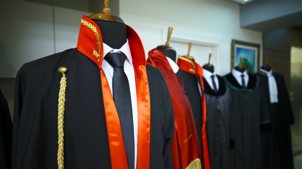 Avukat hakime saldırdı!