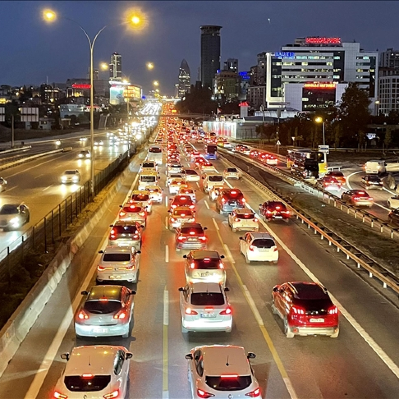 İstanbul'da trafik yoğunluğu yüzde 80'e çıktı