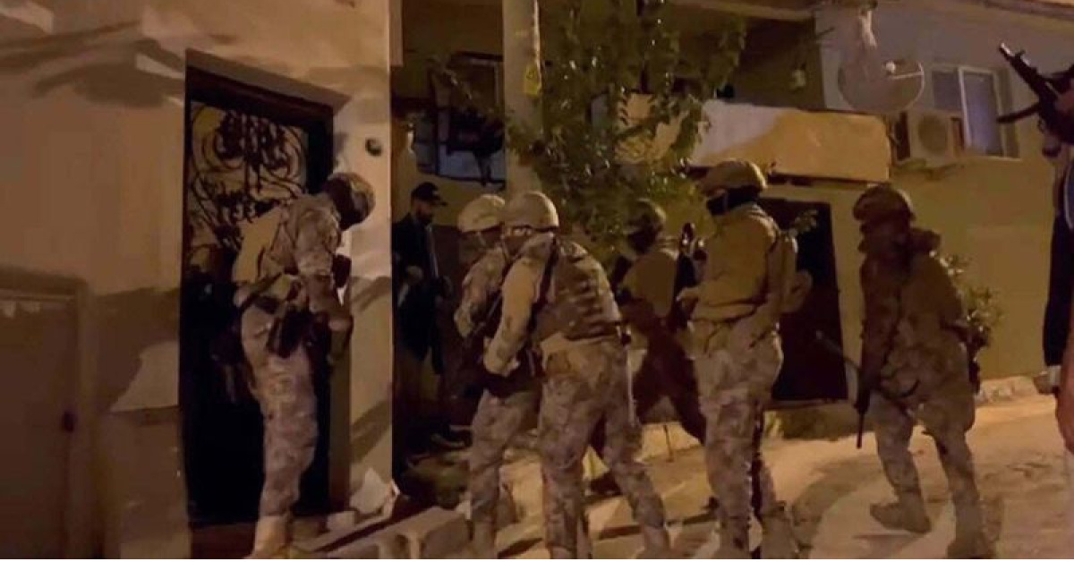 İzmir'de FETÖ Operasyonu: 12 Gözaltı - Bugun.TR