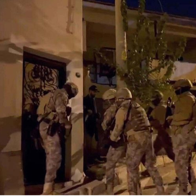 İzmir'de FETÖ operasyonu: 12 gözaltı