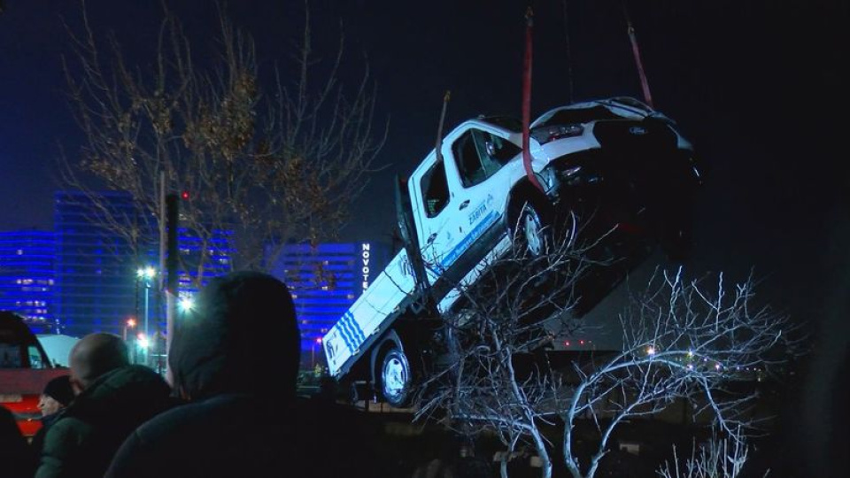 Zabıta aracı denize düştü