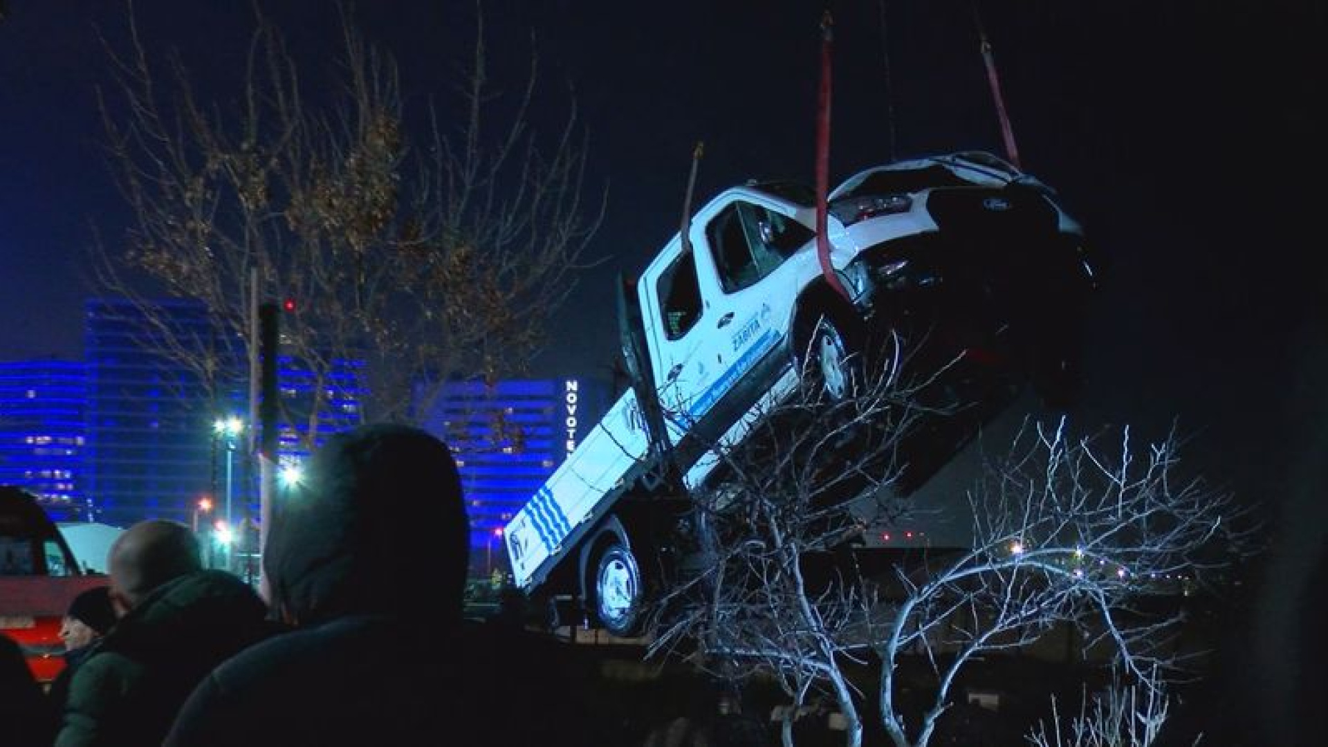 Bakırköy'de Zabıta Aracı Denize Uçtu: Sürücü ve Personel Yaralanmadan Kurtuldu