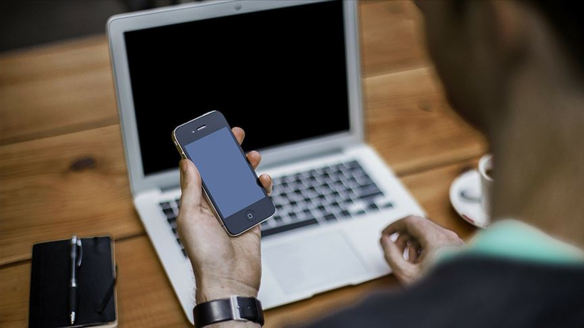 Arkadaşlık sitelerinde üzerinden erkekleri kandırıp müstehcen fotolarıyla şantaj yaptılar