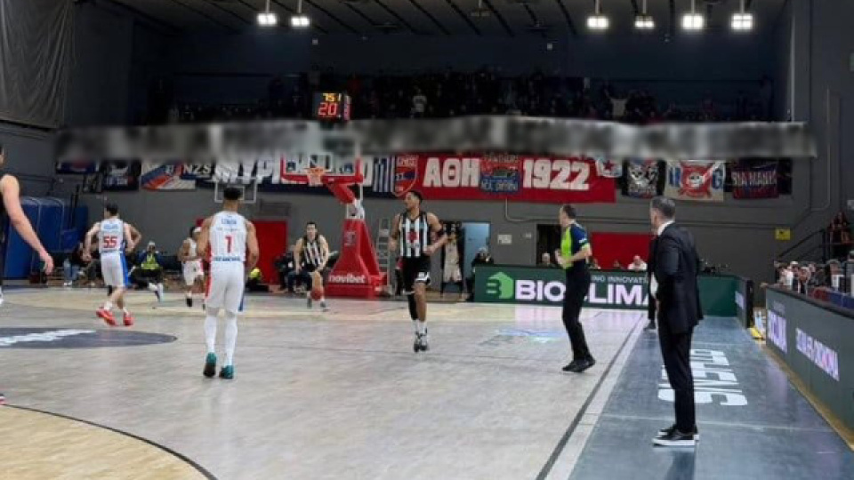 Beşiktaş - Panionios maçında skandal pankart!