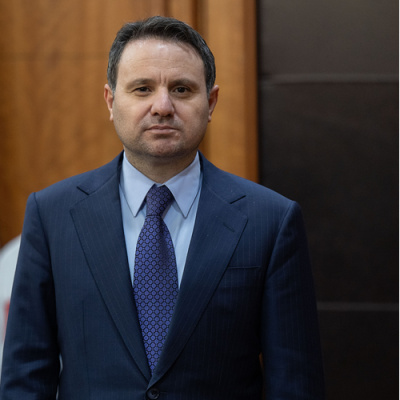 Akın Gürlek kimdir?