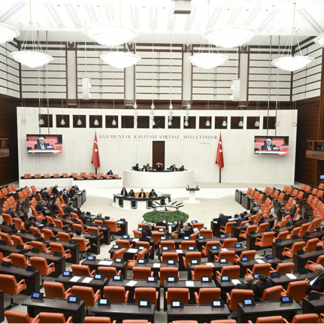 Trafik düzenlemelerini içeren teklifte 6 madde daha kabul edildi