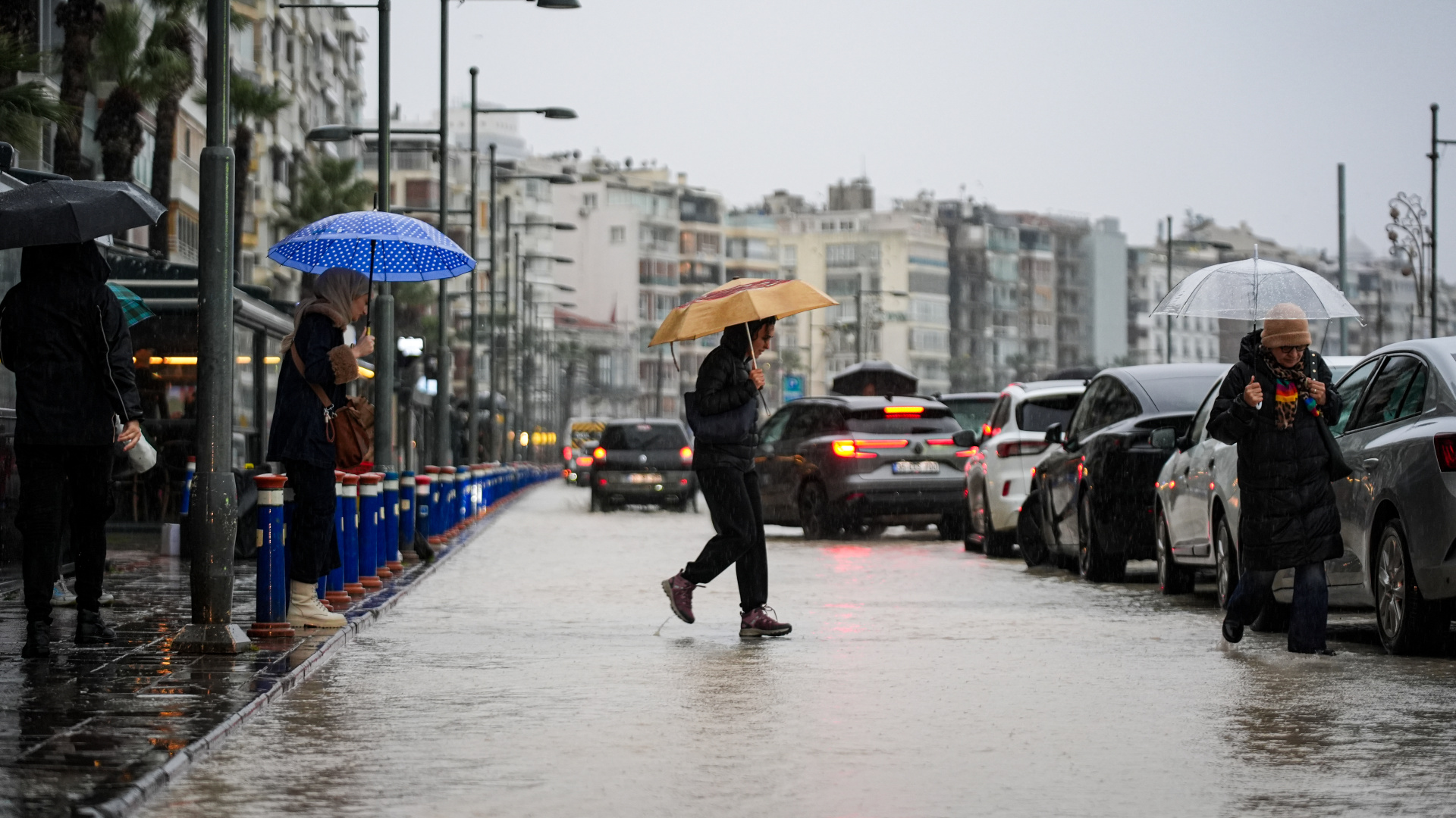 Meteoroloji'den Sağanak Yağmur ve Kar Yağışı Uyarısı: Bu Bölgelere Dikkat!