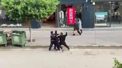 "Telefonumun ekranına baktın" kavgası!