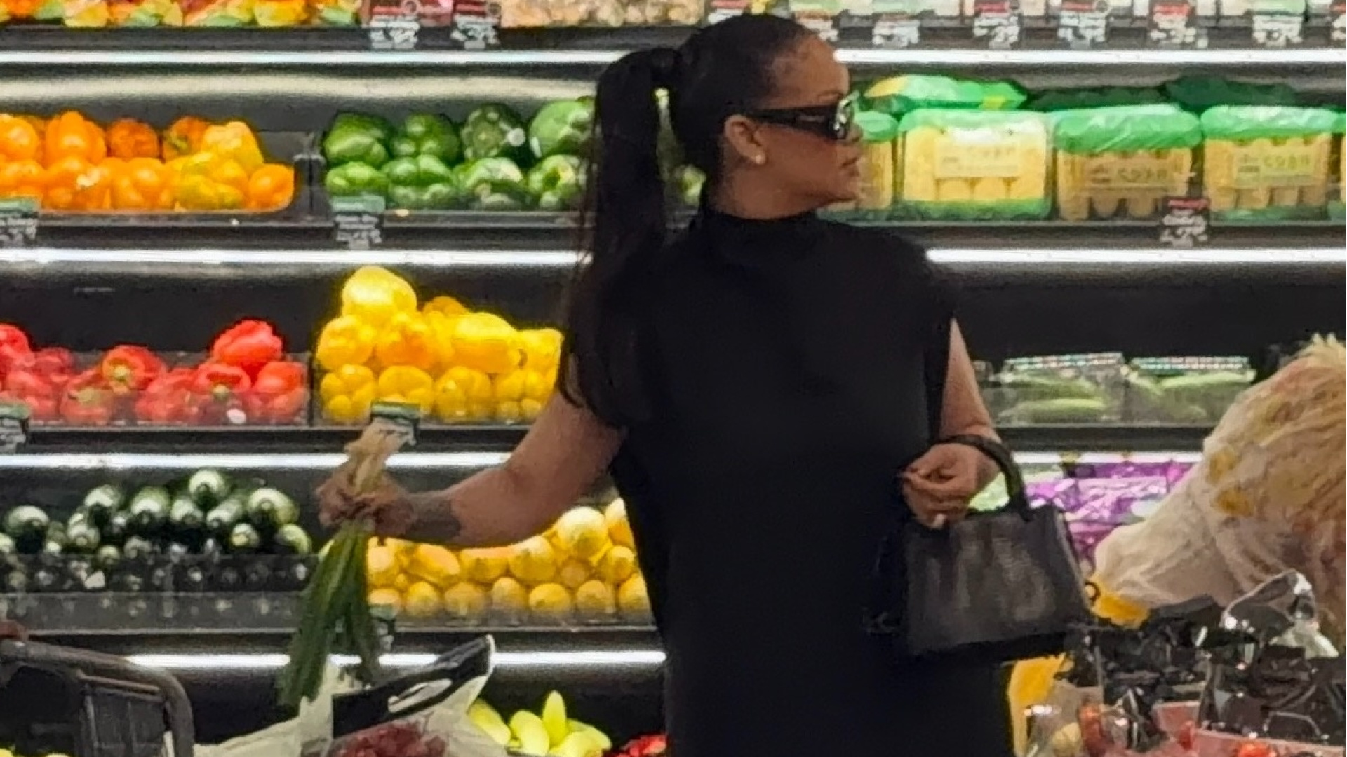 Rihanna, 1 Milyar Dolarlık Servetiyle Market Alışverişini Kendi Yapıyor