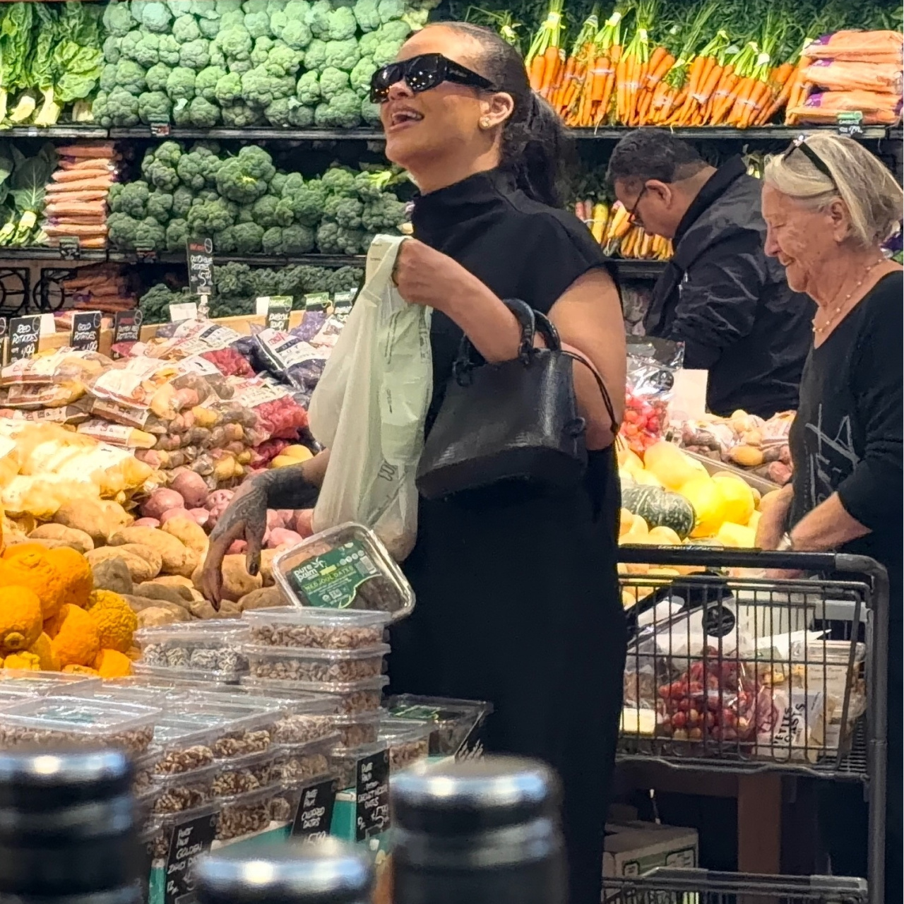 Milyarlık Rihanna markette