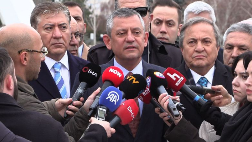 Özgür Özel'den Akın Gürlek yorumu