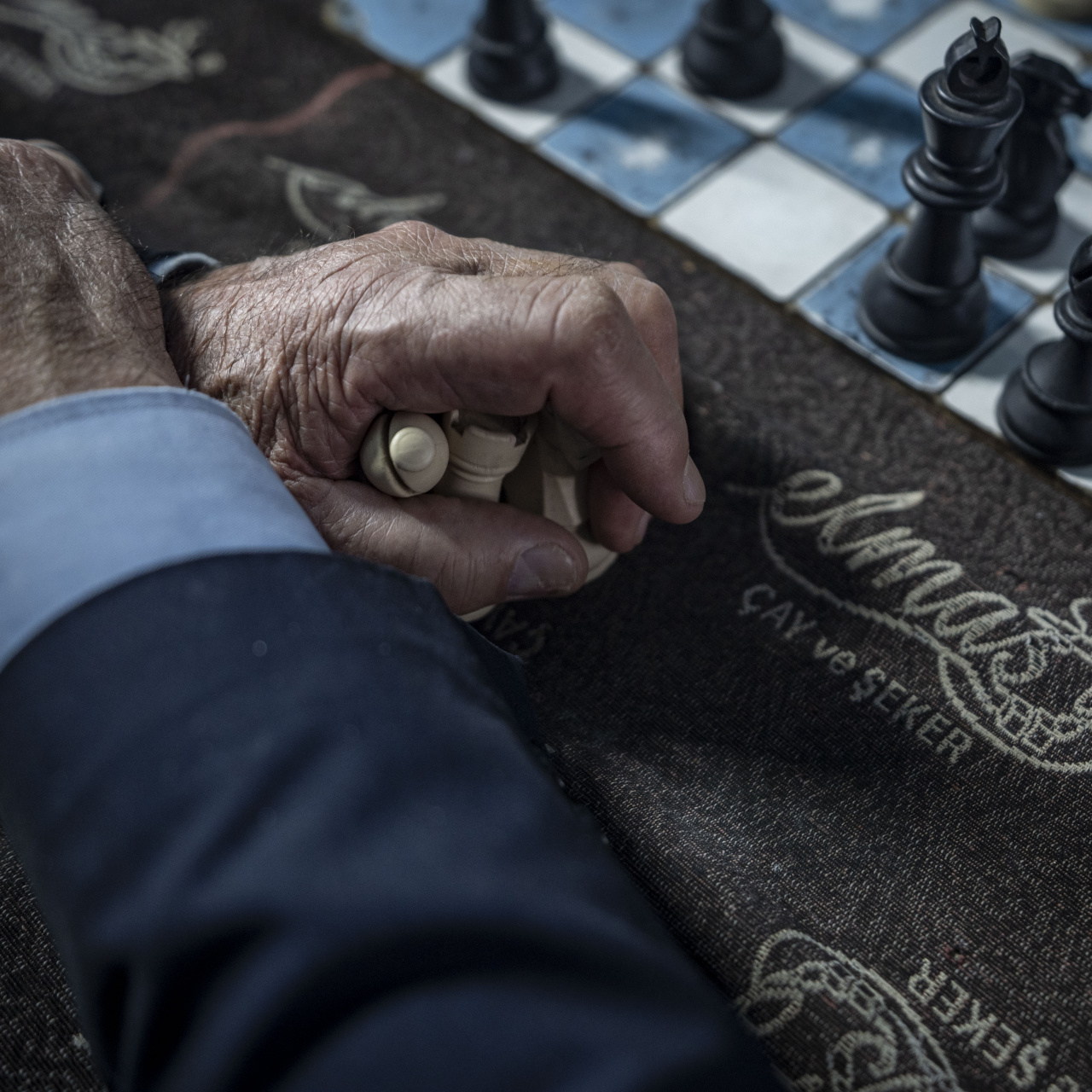 Müdavimlerinin buluşma noktası: Satranç kıtlama