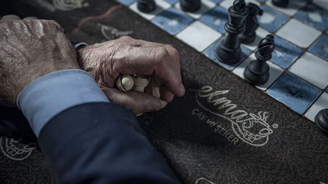 Müdavimlerinin buluşma noktası: Satranç kıtlama
