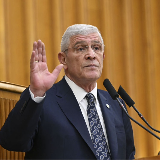 "Davaların siyasi yönünü resmileştirdi"