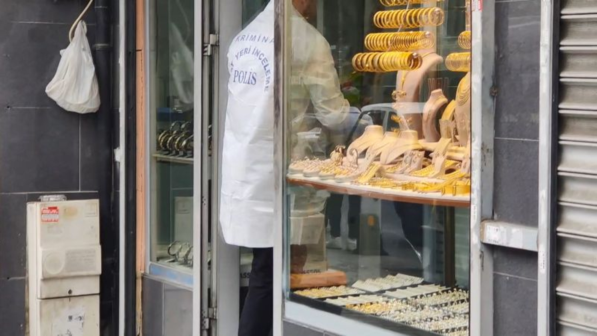 İstanbul'da kuyumcu soygunu! İş yeri sahibi vuruldu | SON DAKİKA HABER | Son dakika haberleri