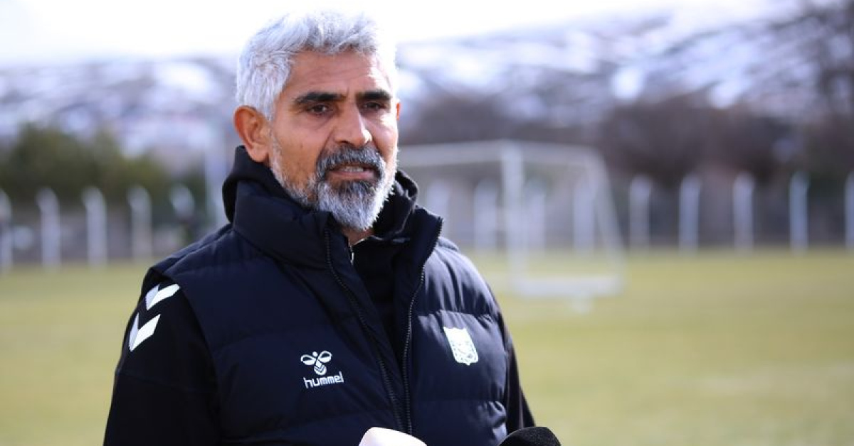Sivasspor Teknik Direktörü İsmet Taşdemir'in Strateji