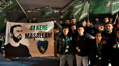 Kocaelispor taraftarından Selçuk İnan'a doğum günü sürprizi