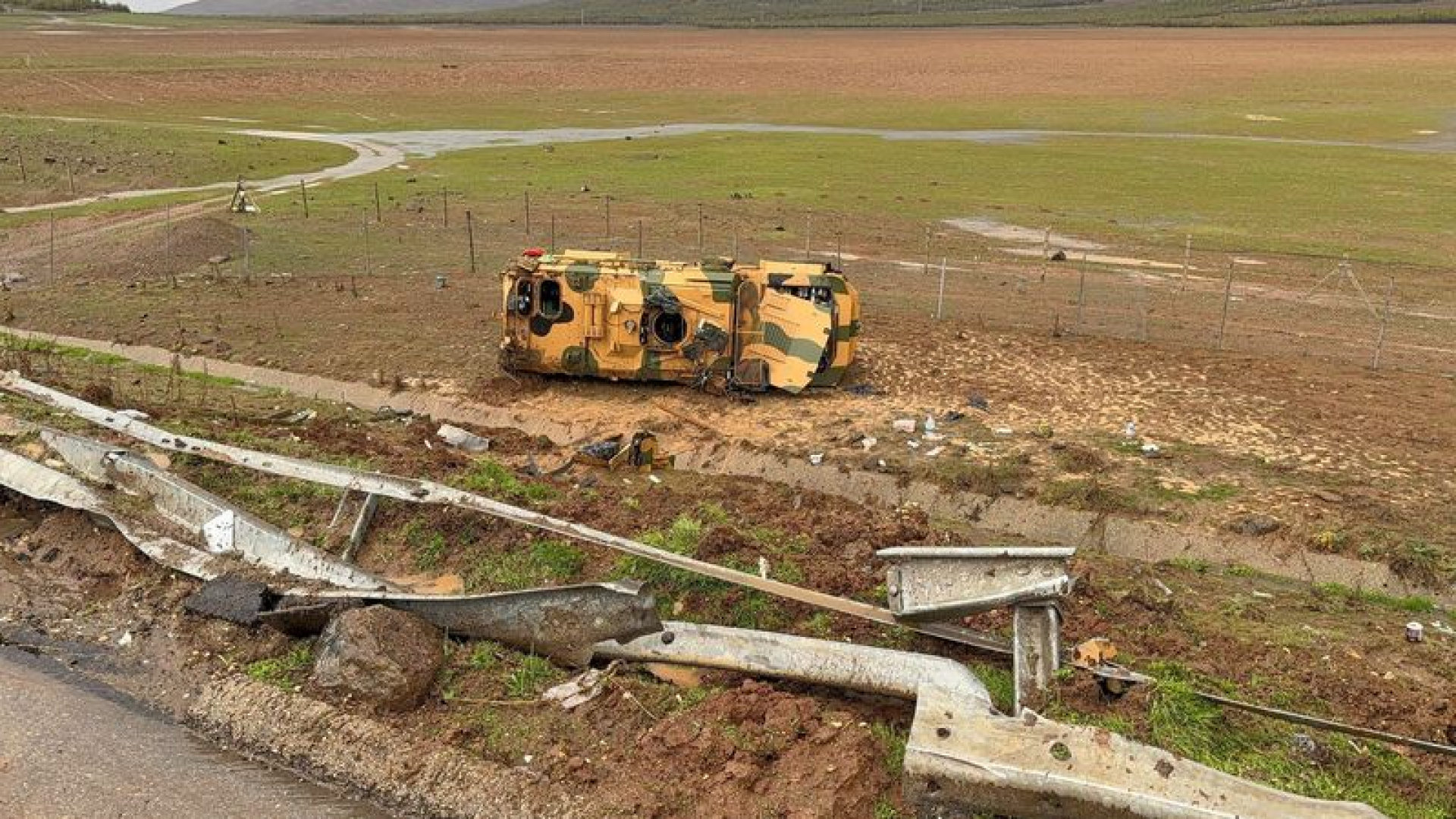 Askeri araç devrildi! 10 yaralı var | Son dakika h…